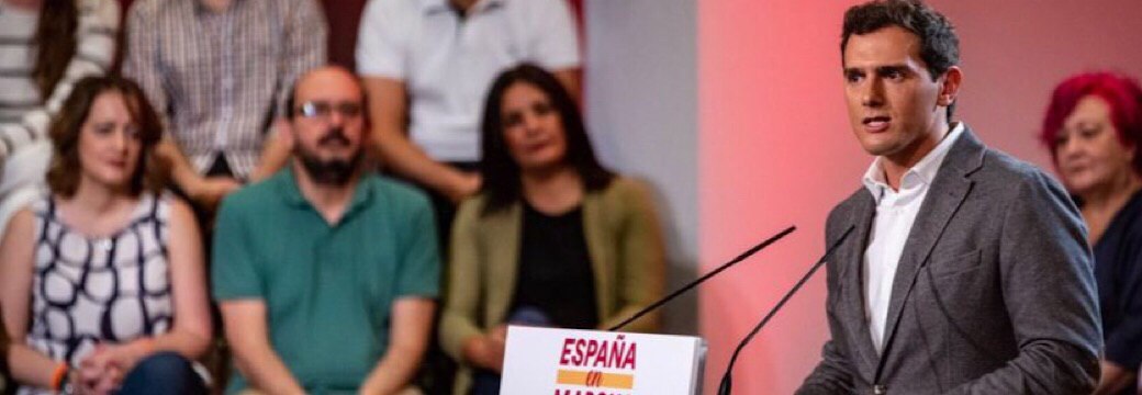 Rivera, ante la fuerte caída de su partido en las encuestas, se abre ahora a pactar con el PSOE para que haya gobierno tras el 10-N 