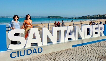 Santander estrena un recurso turístico con el nombre de la ciudad en el paseo de la Segunda Playa de El Sardinero