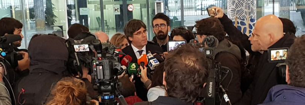 Puigdemont queda libre tras recibir su euroorden de detención en la sede de la Fiscalía belga