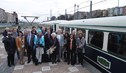 Santander recibe al tren 'Costa Verde Express'