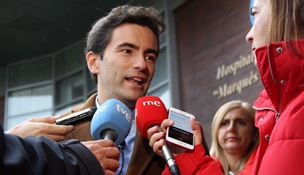 Casares señala que Casado “se ha inventado que se le vetase en Valdecilla”