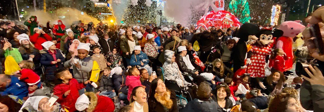 Santander inaugura la Navidad con la fiesta del encendido y la apertura de la pista de hielo, el tobogán gigante y el mercado