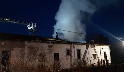 Sofocado un incendio en el tejado de una vivienda de Santa Cruz de Molledo