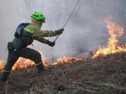 Un incendio forestal permanece activo en Castro Urdiales de los 9 provocados en las últimas 24 horas