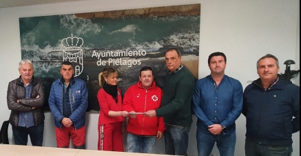 Piélagos entrega a Cruz Roja Cantabria la recaudación de su II Rosco Solidario de bolo-palma