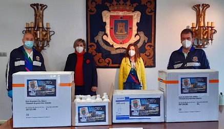 El Club de Petanca Tablanca dona material de protección a Camargo