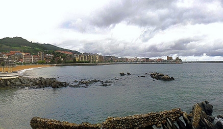 Fallece un pescador que cayó al mar desde el muelle San Luis de Castro Urdiales