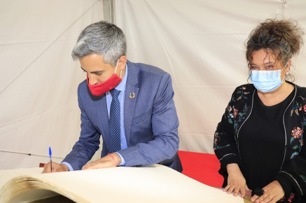 Zuloaga inaugura la Feria del Libro de Torrelavega