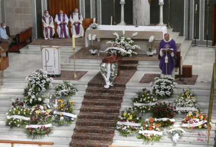 Emotivo y multitudinario funeral por José García (Jose Estrada) en la Virgen Grande