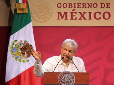 López Obrador pide a su hermano &quot;que de la cara&quot; tras el escándalo de los paquetes de dinero