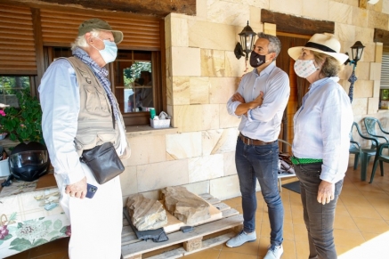 El MUPAC documentará y conservará los dos fragmentos de estela cántabra hallados en Villasevil de Toranzo