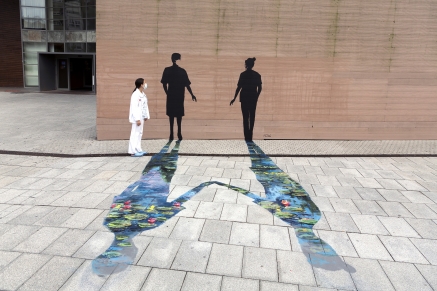 Tres murales de Pejac en fachadas de Valdecilla para trasmitir optimismo ante la pandemia
