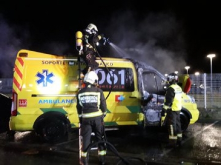 Ambuibérica denuncia la quema de una ambulancia en Laredo esta pasada noche 