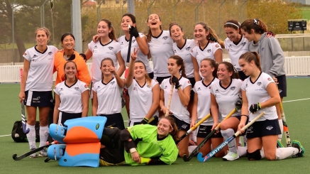 El Sardinero femenino de hockey gana y se mete en la Copa de la Reina