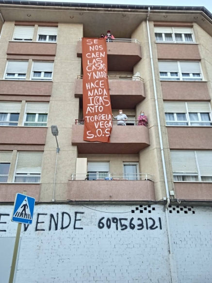 Vecinos de Torrelavega denuncian al ICASS por obras que han provocado grietas en el edificio