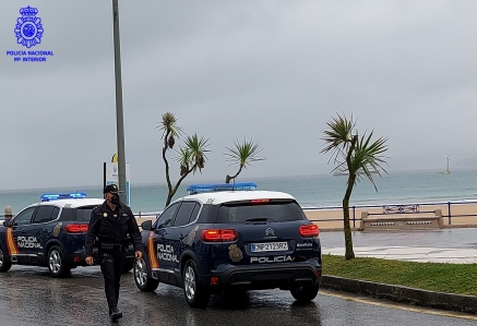 La Policía Nacional disuelve un botellón y una fiesta-barbacoa en Santander