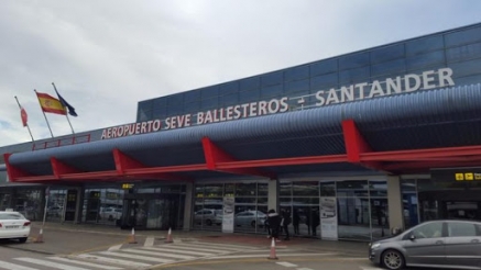 El aeropuerto Seve Ballesteros contará con dos vuelos diarios a Madrid desde finales de mayo