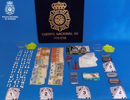 La Policía Nacional erradica un punto negro de venta de cocaína en Torrelavega