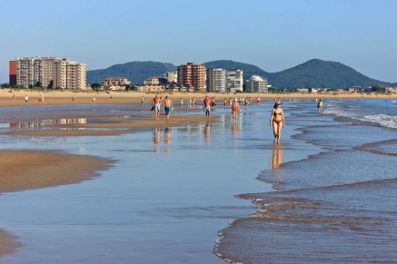 Unidos x Laredo saca adelante la moción sobre accesibilidad en la playa y el paseo