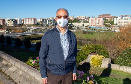 El catedrático Luis Villegas analiza en un libro la evolución de caminos y puentes de Cantabria