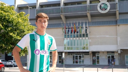 Racing y Barcelona confirman el traspaso del futbolista cántabro Pablo Torre
