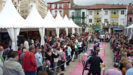 La feria de la anchoa se celebra en Santoña desde hoy hasta el 1 de mayo