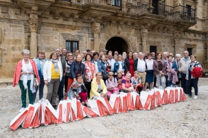 Medio centenar de cantabros en Navarra visitaron la comarca pasiega y varios museos