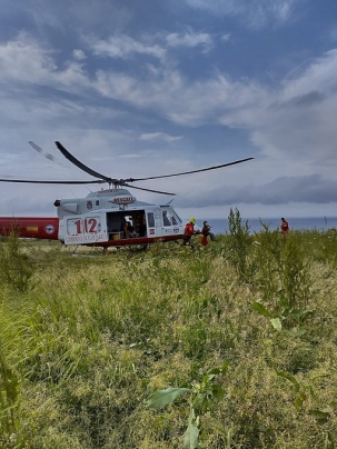 Rescatados dos jóvenes que se habían quedado aislados en la playa de Covachos