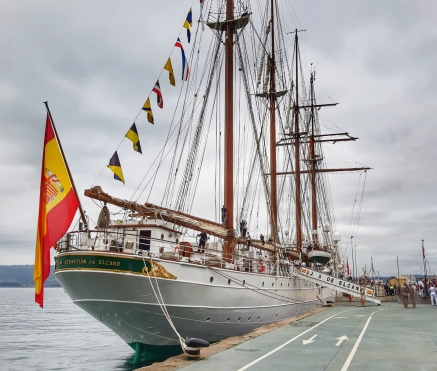El buque-escuela "Juan Sebastián de Elcano", en Santander