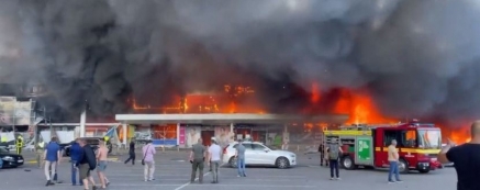 Un ataque ruso a un centro comercial de una ciudad en el centro de Ucrania causa varios muertos y heridos