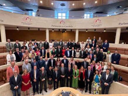 El Parlamento reunió a un centenar de diputados de los 40 años de autonomía