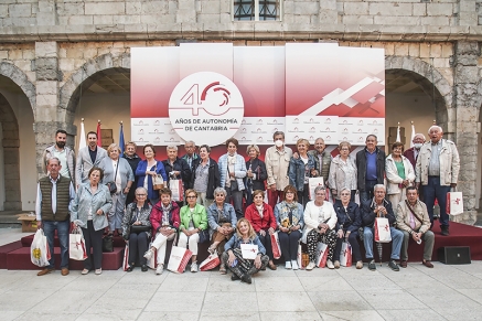 Representantes de la Casa de Cantabria en Valladolid visitan la Comunidad Autónoma