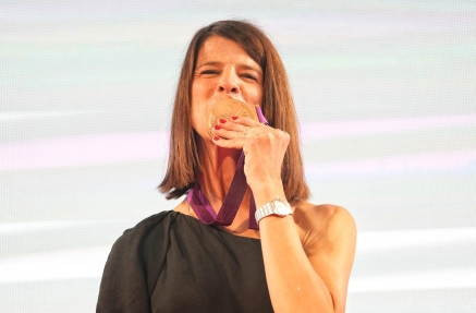 La cántabra Ruth Beitia recibe el bronce de Londres 2012 en el Comité Olímpico Español
