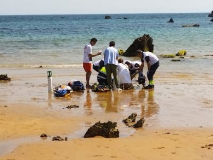 Un bañista de 54 años fallece ahogado en la playa de Berria