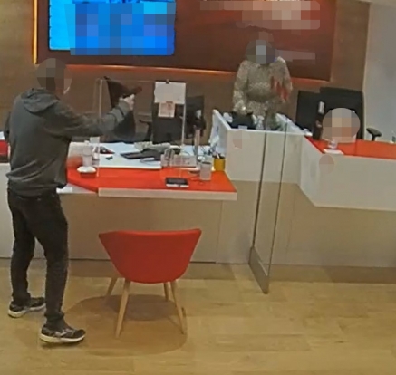 Detenido un hombre por el robo con violencia en tres bancos, utilizando una pistola