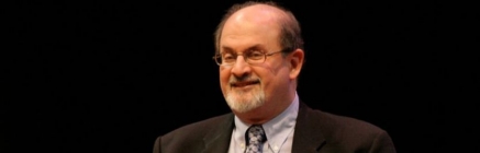 Irán niega estar detrás del intento de asesinato de Rushdie pero lo justifica