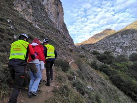 Rescate de una senderista por lesión de un hombro en los Puertos de Áliva