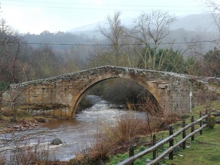 Tres puentes sobre el río Hijar en Campoo de Suso 