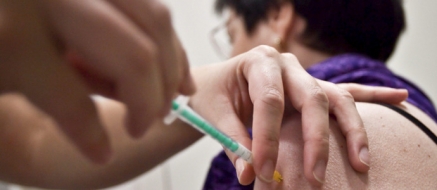"Primer pinchazo" en la campaña de vacunación contra la gripe que comenzó en el centro de Salud de Puertochico