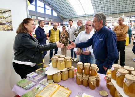 Revilla afirma en Torrelavega que la XII Feria Nacional Apícola de Cantabria es la mejor de España