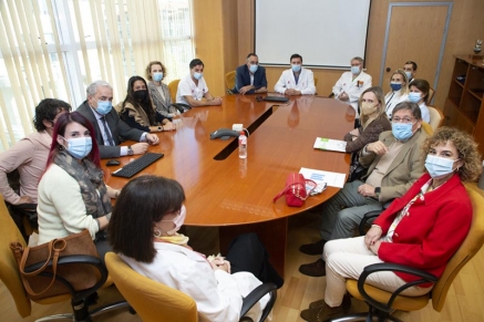 Valdecilla muestra a los colegios profesionales los tratamientos contra el cáncer