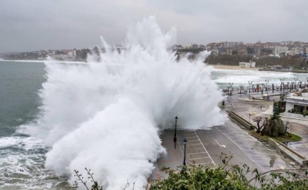 El aviso naranja pasa a amarillo por vientos y fuerte oleaje en toda la costa cántabra