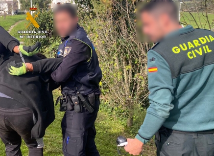 Detenido un varón de 27 años en Suances tras intentar robar en una vivienda