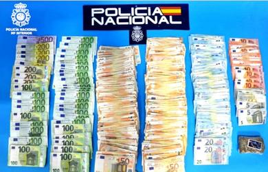 La policía nacional detiene a dos varones que robaron 39.000€ efectivo de una vivienda en Tanos