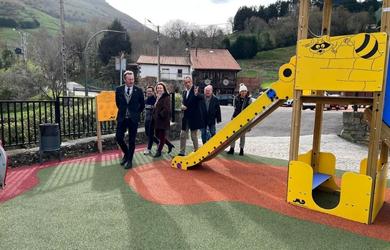 Liérganes estrena una nueva zona infantil