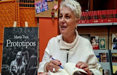 María Toca presenta su novela Prototipos
