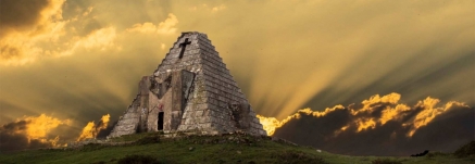 La Pirámide de los Italianos, en El Escudo, será demolida por la petición de un senador valenciano