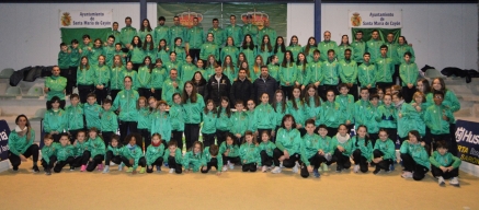 La Escuela de Atletismo de Cayón rubrica su presentación oficial 2023 con el triunfo de Daniella Rada y Beltrán Fernández