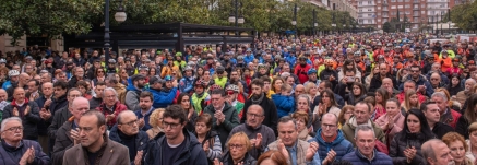 Torrelavega se llena para arropar y apoyar a la familia de Floren, el ciclista que falleció tras ser atropellado por un conductor que se dio a a la fuga