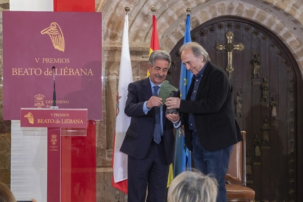 Serrat recibe el Premio Beato